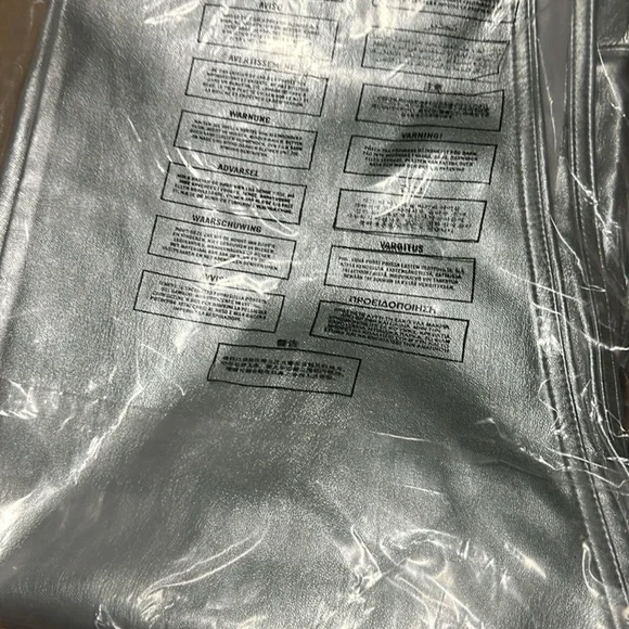 Abercrombie & Fitch 90’s Straight Ultra High Rise Faux Leather 27/4L NWT - Picture 4 of 9